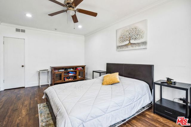 5342 Lemon Grove Avenue, Los Angeles CA: https://media.crmls.org/mediaz/c1523143-2bbf-451e-9782-87914b21ac23.jpg