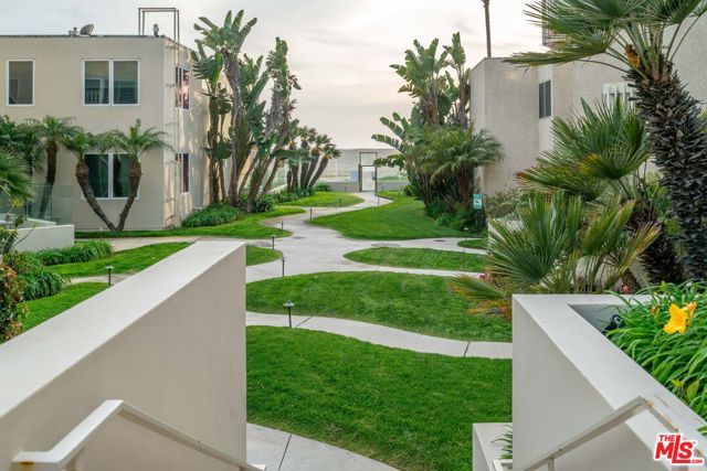 7301 Vista Del Mar, Playa del Rey CA: https://media.crmls.org/mediaz/c1527652-3c32-4303-8262-a6fff3ab7628.jpg