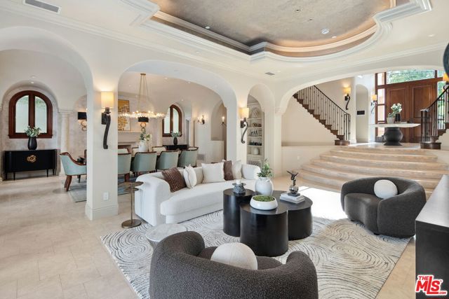 6882 Arizona Avenue, Los Angeles CA: https://media.crmls.org/mediaz/c152e5bd-4955-4aca-839c-fae94ae2532f.jpg