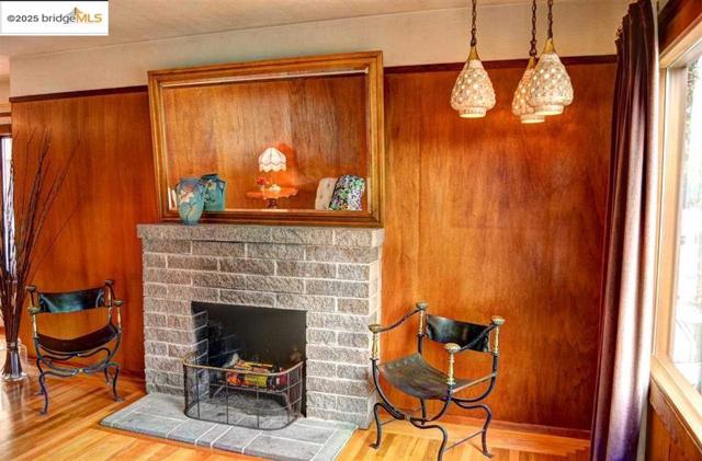 986 Kains Ave, Albany CA: https://media.crmls.org/mediaz/c1536e63-3ecd-46c6-9b20-48833c5ca29a.jpg