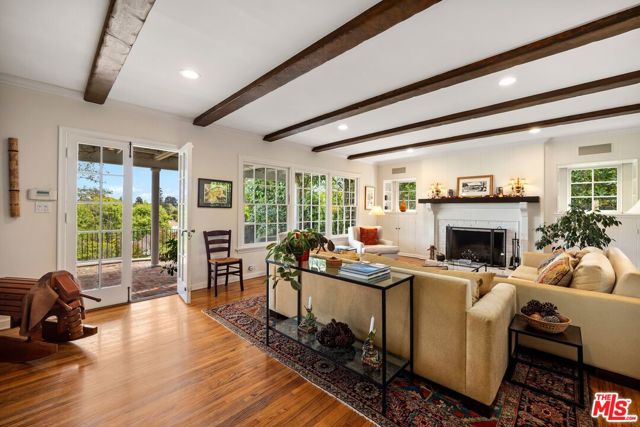 12309 9th Helena Drive, Los Angeles CA: https://media.crmls.org/mediaz/c153b3bb-7ef3-4bb2-8aa5-88d958be7731.jpg