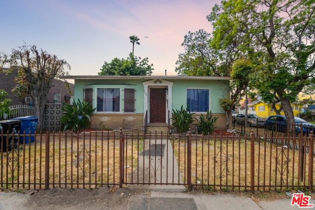 700 E 85th Street, Los Angeles CA: https://media.crmls.org/mediaz/c15465a3-92af-4d40-ba5e-706cb444d4f3.jpg