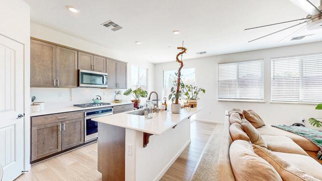677 Sacramento Way, Hollister CA: https://media.crmls.org/mediaz/c154939d-f0d9-436c-888b-26ac78eb9fda.jpg