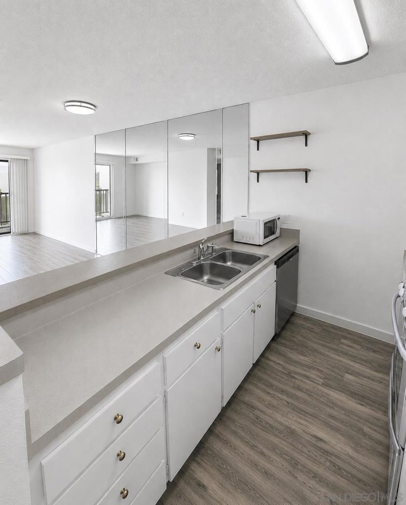 1605 Hotel Circle S - photo 3
