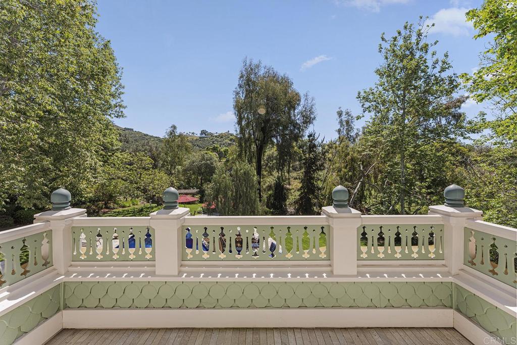 https://media.crmls.org/mediaz/c154f0d5-5f10-481e-a26b-41f028bfe131.jpg?preset=X-Large