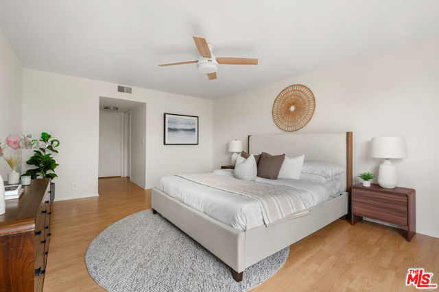 1742 S Bentley Avenue, Los Angeles CA: https://media.crmls.org/mediaz/c1559811-6cc1-4601-86d8-be5471cb2386.jpg