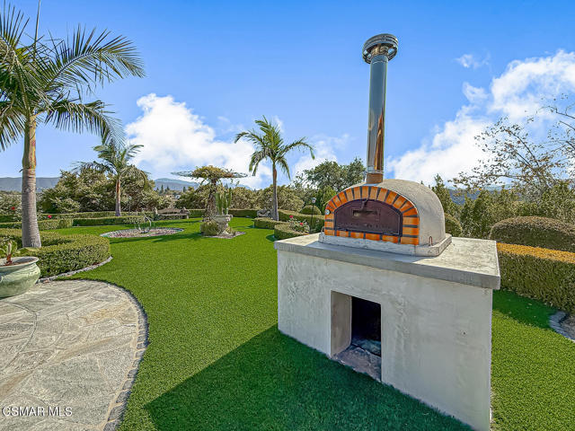 1832 Calle Salto, Thousand Oaks CA: https://media.crmls.org/mediaz/c155eb04-57ea-4fad-a950-1359076cf8fc.jpg