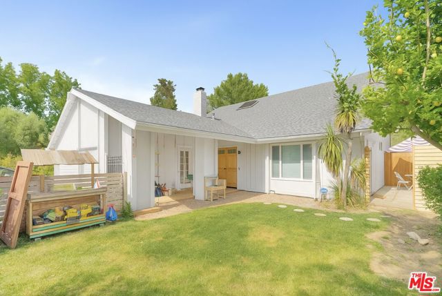3952 Patrick Henry Place, Agoura Hills CA: https://media.crmls.org/mediaz/c1561256-efa7-422c-b313-45e080e00185.jpg