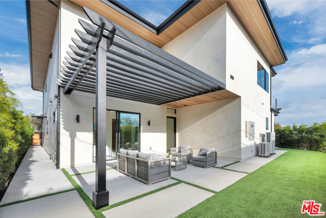 461 Chabela Drive, Manhattan Beach CA: https://media.crmls.org/mediaz/c1568c1c-7cef-4fc7-a814-ba63b18f9dc6.jpg