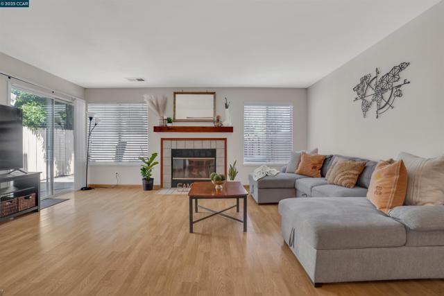 107 Pelican Loop, Pittsburg CA: https://media.crmls.org/mediaz/c156f50a-95aa-4ba7-b662-68c294c4ba54.jpg