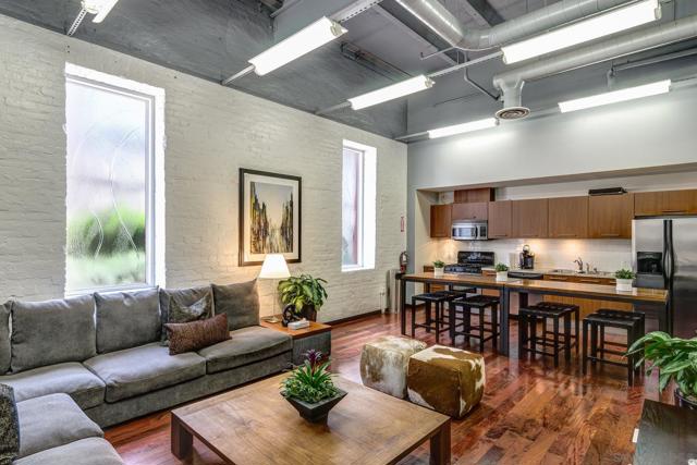 1431 Pacific Hwy, San Diego CA: https://media.crmls.org/mediaz/c15702ef-869c-437c-8c1e-7c9933120ac2.jpg