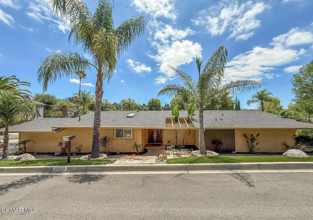 23225 Cass Avenue, Woodland Hills CA: https://media.crmls.org/mediaz/c1571b40-c6d2-4ef3-a995-9d423d3baaa7.jpg