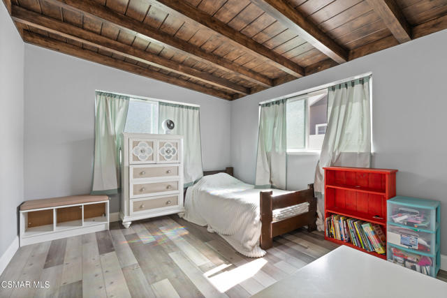 431 Palm Drive, Oxnard CA: https://media.crmls.org/mediaz/c15740aa-f753-4321-b8e6-9aa791df4b8e.jpg