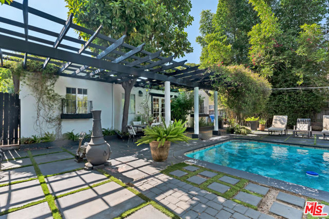 5341 Mecca Avenue, Tarzana CA: https://media.crmls.org/mediaz/c1578e32-f84f-404f-8b40-3f43e3cc3399.jpg