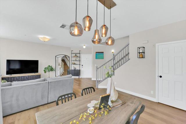 401 Baltic Circle,  CA: https://media.crmls.org/mediaz/c1578f4a-75bc-48b6-b708-8a34f8c94f37.jpg