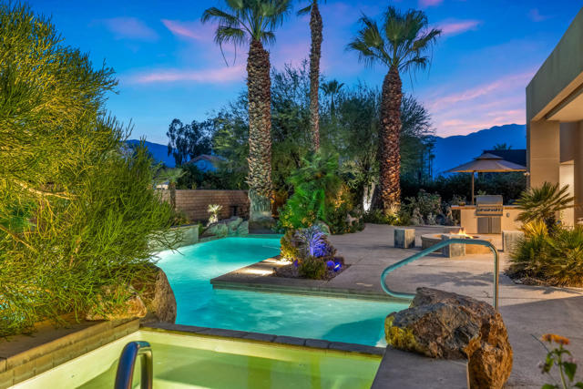 12 Boulder Lane, Rancho Mirage CA: https://media.crmls.org/mediaz/c157c8fe-57bc-4bd2-8d6a-09355689277a.jpg