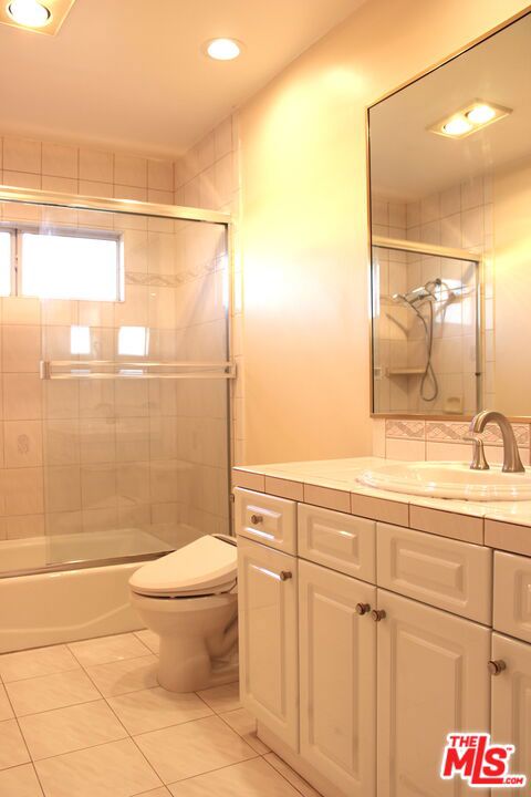 11502 Dona Teresa Drive, Studio City CA: https://media.crmls.org/mediaz/c157d67c-8aa6-4610-a896-ec435effc585.jpg