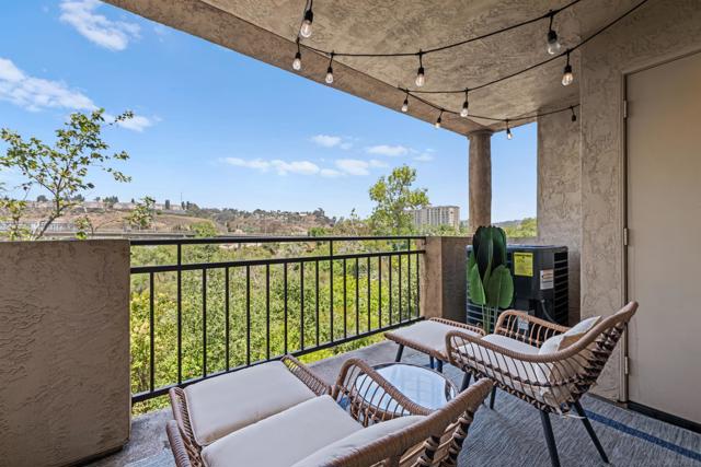 510 Camino De La Reina, San Diego CA: https://media.crmls.org/mediaz/c15846c3-04ae-4c8d-b93b-b769e98fc651.jpg