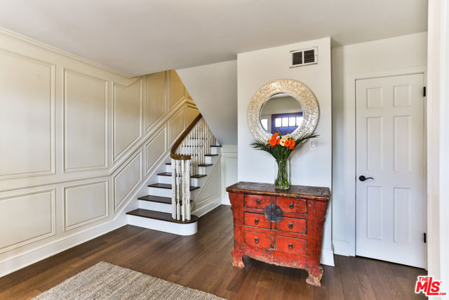 218 Montreal Street, Playa del Rey CA: https://media.crmls.org/mediaz/c1587f52-86fb-4d45-ab68-e80165374c6d.jpg