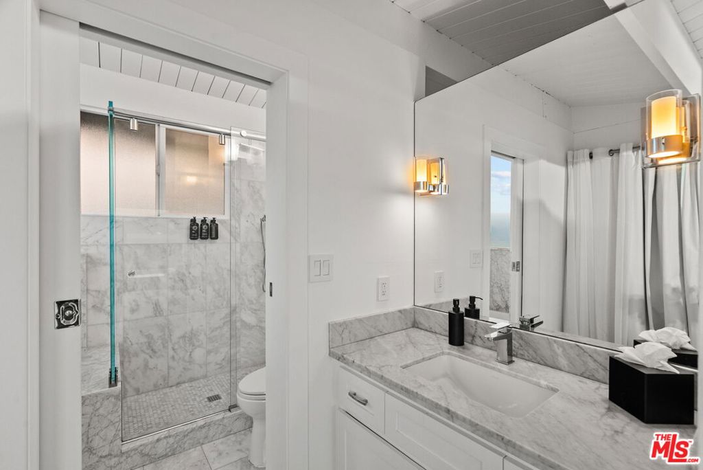 https://media.crmls.org/mediaz/c159b140-cbed-4ce7-864d-fd386848ae86.jpg?preset=X-Large