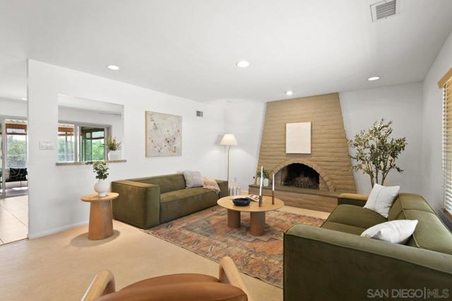 9633 Pebble Beach Dr, Santee CA: https://media.crmls.org/mediaz/c159c225-b3c9-4d87-9042-b00176a11430.jpg