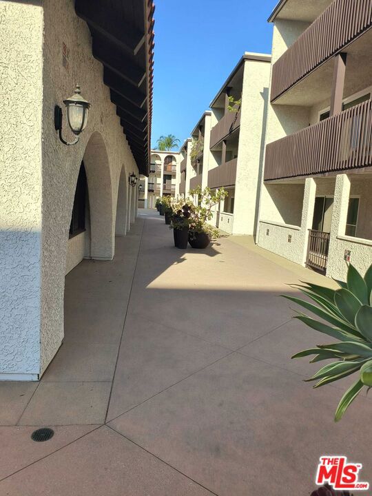 5334 N Lindley Avenue, Encino CA: https://media.crmls.org/mediaz/c159fb1a-0e1c-4d40-aeec-372f4320c20c.jpg