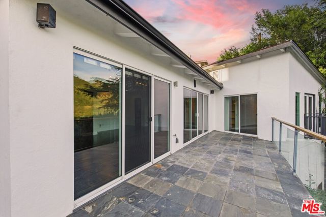 3476 Troy Drive, Los Angeles CA: https://media.crmls.org/mediaz/c15a4a55-01a0-4932-a297-932ac986e60e.jpg