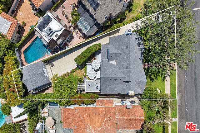 10736 Le Conte Avenue, Los Angeles CA: https://media.crmls.org/mediaz/c15b6f67-dc37-4abf-991b-515842706653.jpg