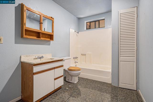 Image 11 of 30 For 5860 Leona St
