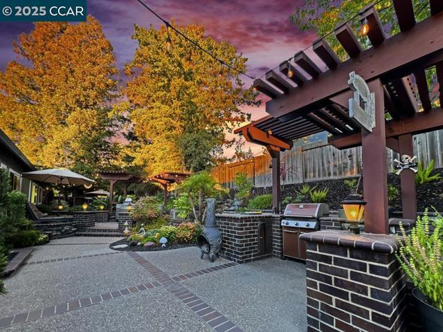 14 Mt Eden Pl, Clayton CA: https://media.crmls.org/mediaz/c15bba6a-3402-4620-81bf-40eddecbfc4a.jpg