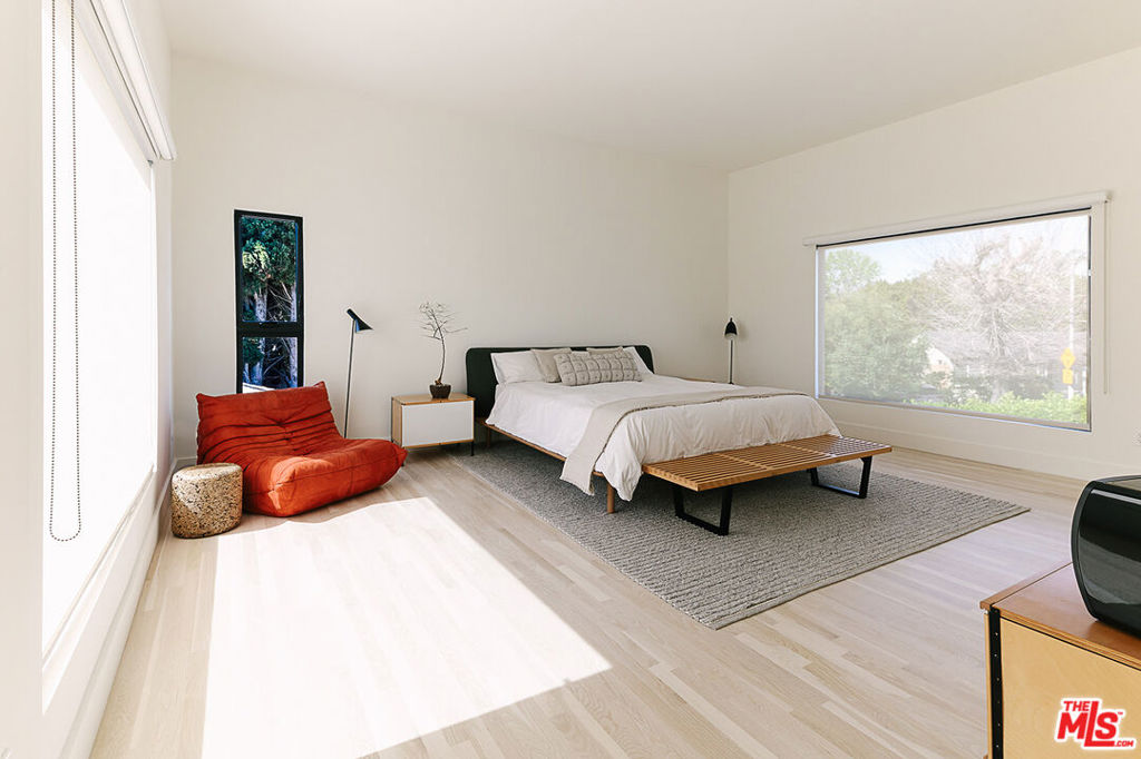 https://media.crmls.org/mediaz/c15bc7e3-ebdc-47fd-9503-3d5798237233.jpg?preset=X-Large