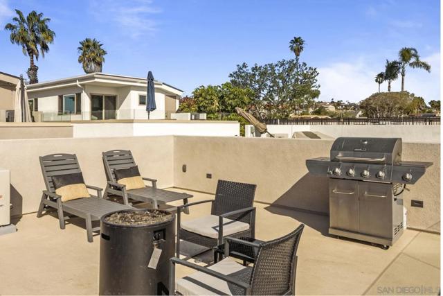 851 53 Sapphire, San Diego CA: https://media.crmls.org/mediaz/c15d12ba-6fa6-4918-b0e9-3870cadadeba.jpg