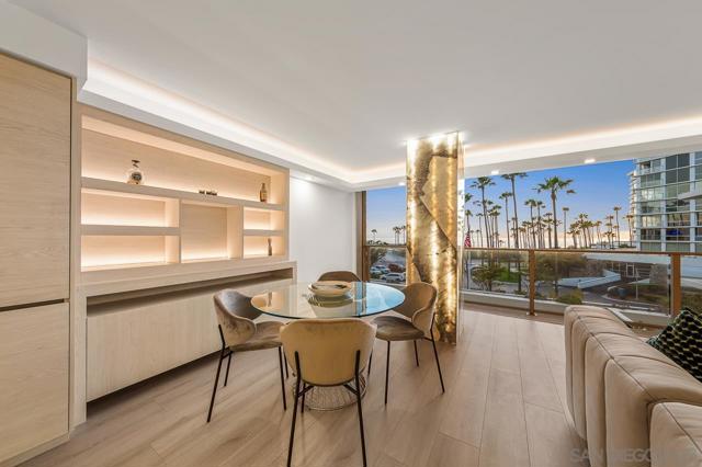 1820 Avenida Del Mundo, Coronado CA: https://media.crmls.org/mediaz/c15d26bc-c594-490a-bb01-ff32e82129c8.jpg