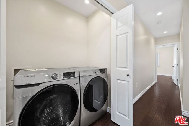 4401 W 58th Place, Los Angeles CA: https://media.crmls.org/mediaz/c15daca4-c38d-4fa8-a8bf-cc5d9dddc68f.jpg