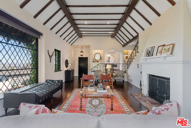 3827 Carnavon Way, Los Angeles CA: https://media.crmls.org/mediaz/c15e5e7b-8279-4be8-81c5-73f4fc4d4c7d.jpg