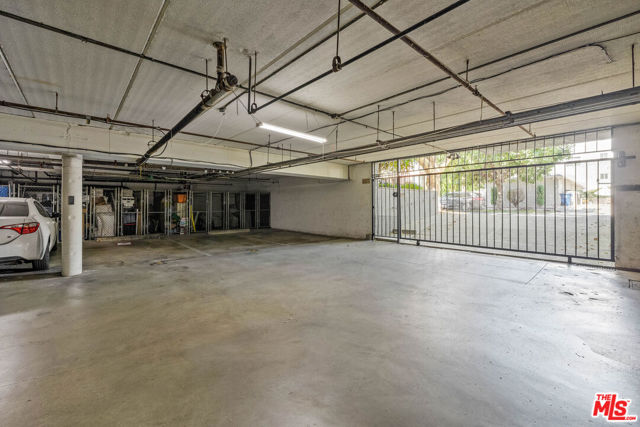 14506 Benefit Street, Sherman Oaks CA: https://media.crmls.org/mediaz/c15e65f1-a527-4015-963a-a4f1f7b899f2.jpg
