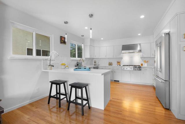 818 Clearfield Drive, Millbrae CA: https://media.crmls.org/mediaz/c15e6880-d1df-4ec0-84eb-cc49d5fa4839.jpg