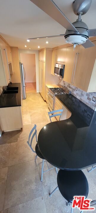 17087 Palisades Circle, Pacific Palisades CA: https://media.crmls.org/mediaz/c15e7327-ec53-49ce-9ed1-15ba61b1da9f.jpg