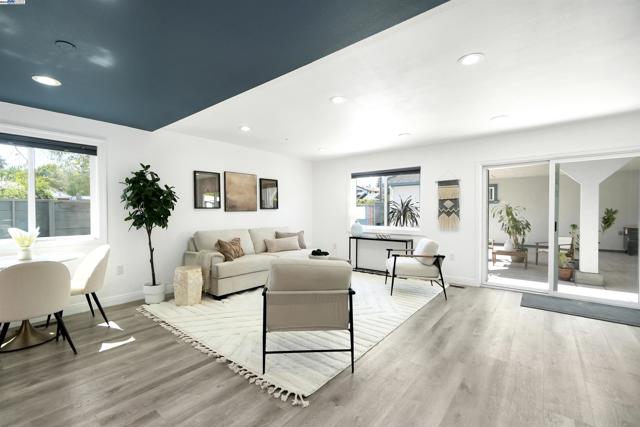 3254 Keith Ave, Castro Valley CA: https://media.crmls.org/mediaz/c15f9055-43d2-4da9-b74b-86f9b30ccab9.jpg