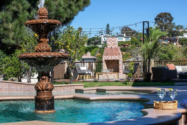 6817 Vianda Ct Court, Carlsbad CA: https://media.crmls.org/mediaz/c15f994c-eb13-4bd4-9ddf-79ce0476f8cb.jpg