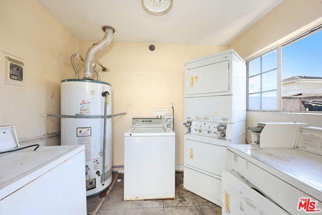919 Carob Way, Montebello CA: https://media.crmls.org/mediaz/c15fa34a-5666-4cc0-a91d-35d79a0d1dd8.jpg
