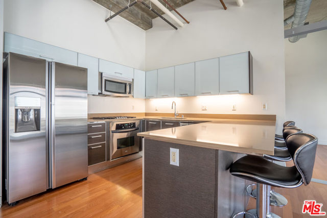 645 W 9th Street, Los Angeles CA: https://media.crmls.org/mediaz/c15fd4dd-0afc-4358-955c-a6034d2b14f2.jpg