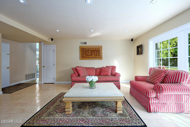 1568 Aspenwall Road, Westlake Village CA: https://media.crmls.org/mediaz/c1607716-c9c1-4860-b35e-ca7aa0e2a554.jpg