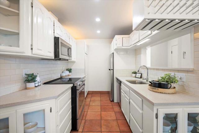 2650 Kentworth Way, Santa Clara CA: https://media.crmls.org/mediaz/c1608073-a2e3-45b2-b86f-3149d22c63c7.jpg
