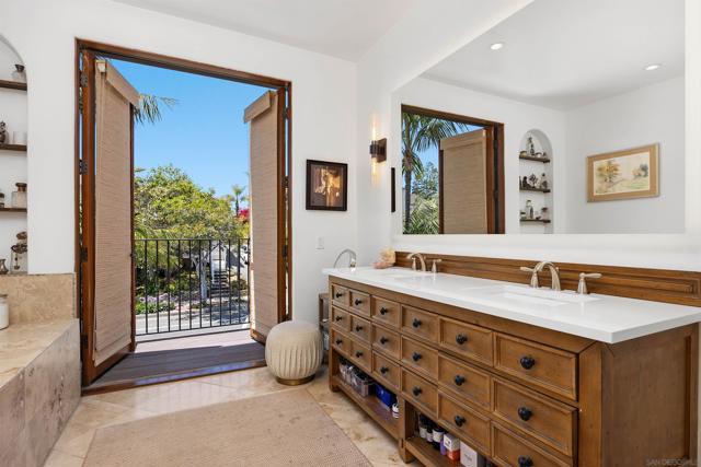 227 Neptune Ave, Encinitas CA: https://media.crmls.org/mediaz/c1608b79-c6a3-417e-a158-3333aaf02b78.jpg