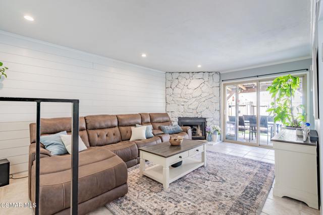 15175 Marquette Street, Moorpark CA: https://media.crmls.org/mediaz/c160b491-a927-45b5-8a91-be5617c294d3.jpg