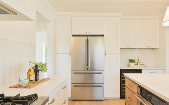 Detail Gallery Image 17 of 63 For 1045 Tarento Dr, San Diego,  CA 92107 - 4 Beds | 4 Baths