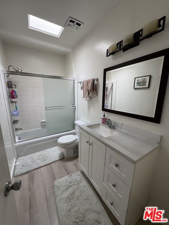 2803 Arizona Avenue, Santa Monica CA: https://media.crmls.org/mediaz/c16135f6-277a-4575-8d12-14a21a7eb57d.jpg