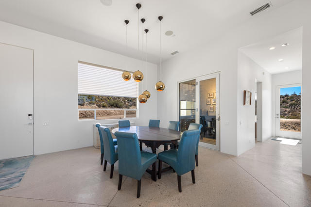 7852 Pinon Drive, Yucca Valley CA: https://media.crmls.org/mediaz/c1614100-4129-494c-bf05-57961da0c1f7.jpg