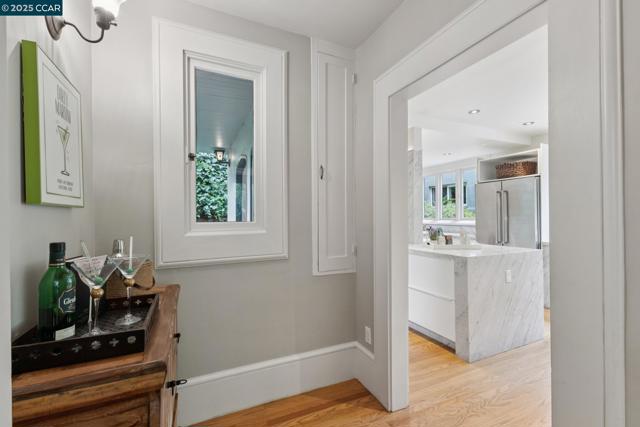 91 Tunnel Rd, Berkeley CA: https://media.crmls.org/mediaz/c161a9fe-dc47-4f0f-b152-6495fc12eb99.jpg